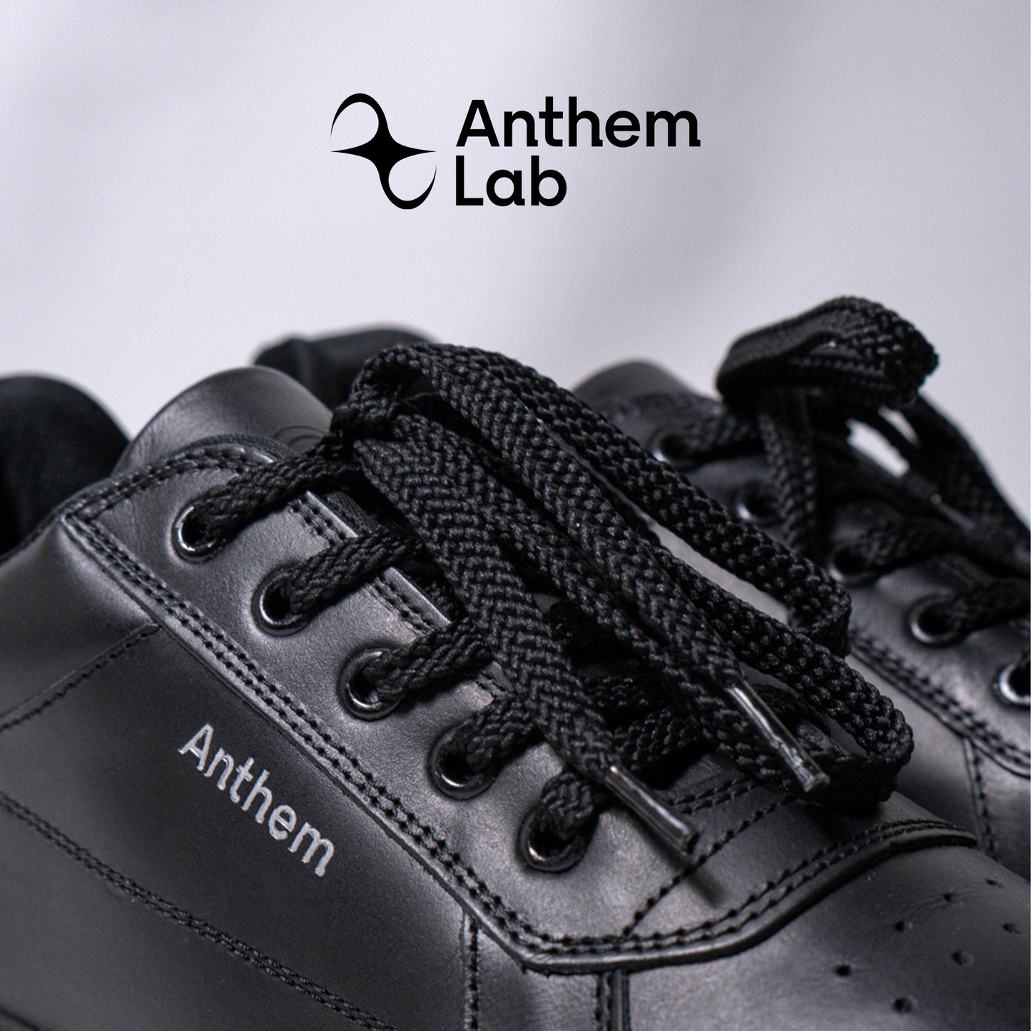Proton All Black sneaker