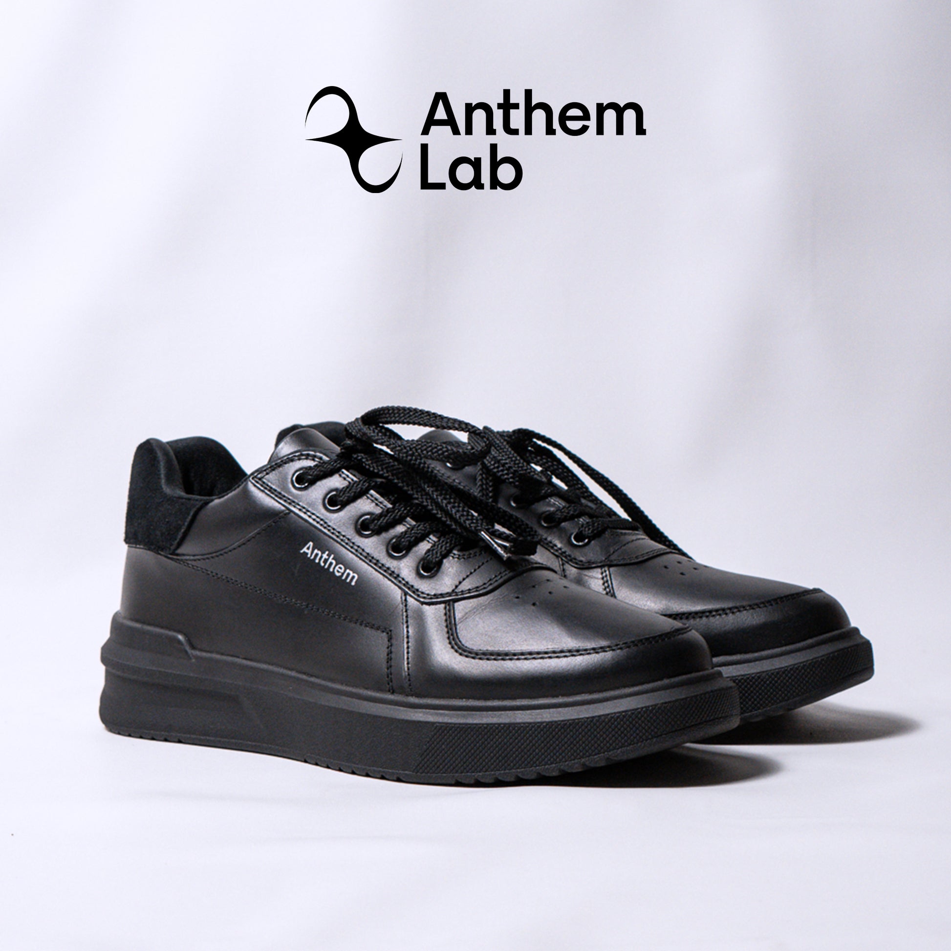 Proton All Black sneaker