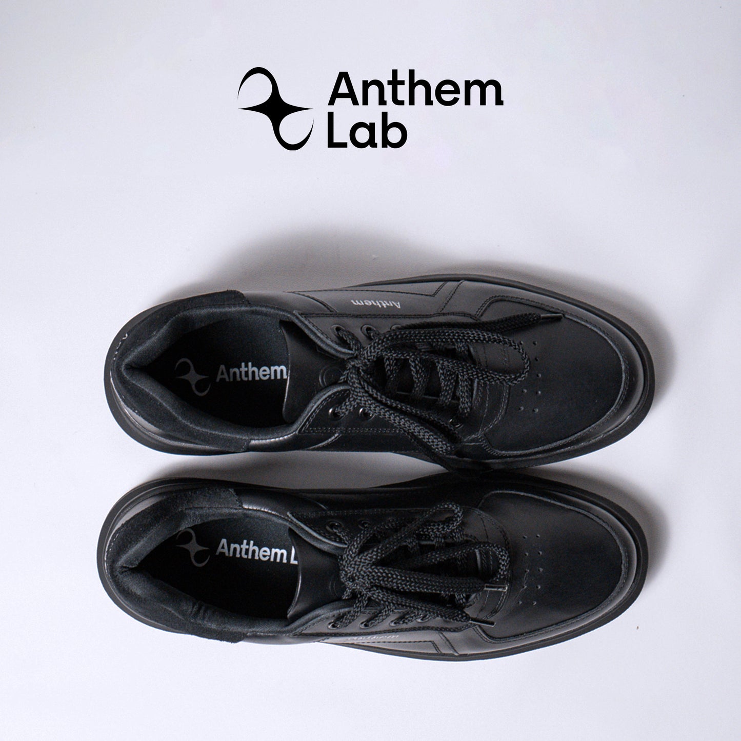 Proton All Black sneaker