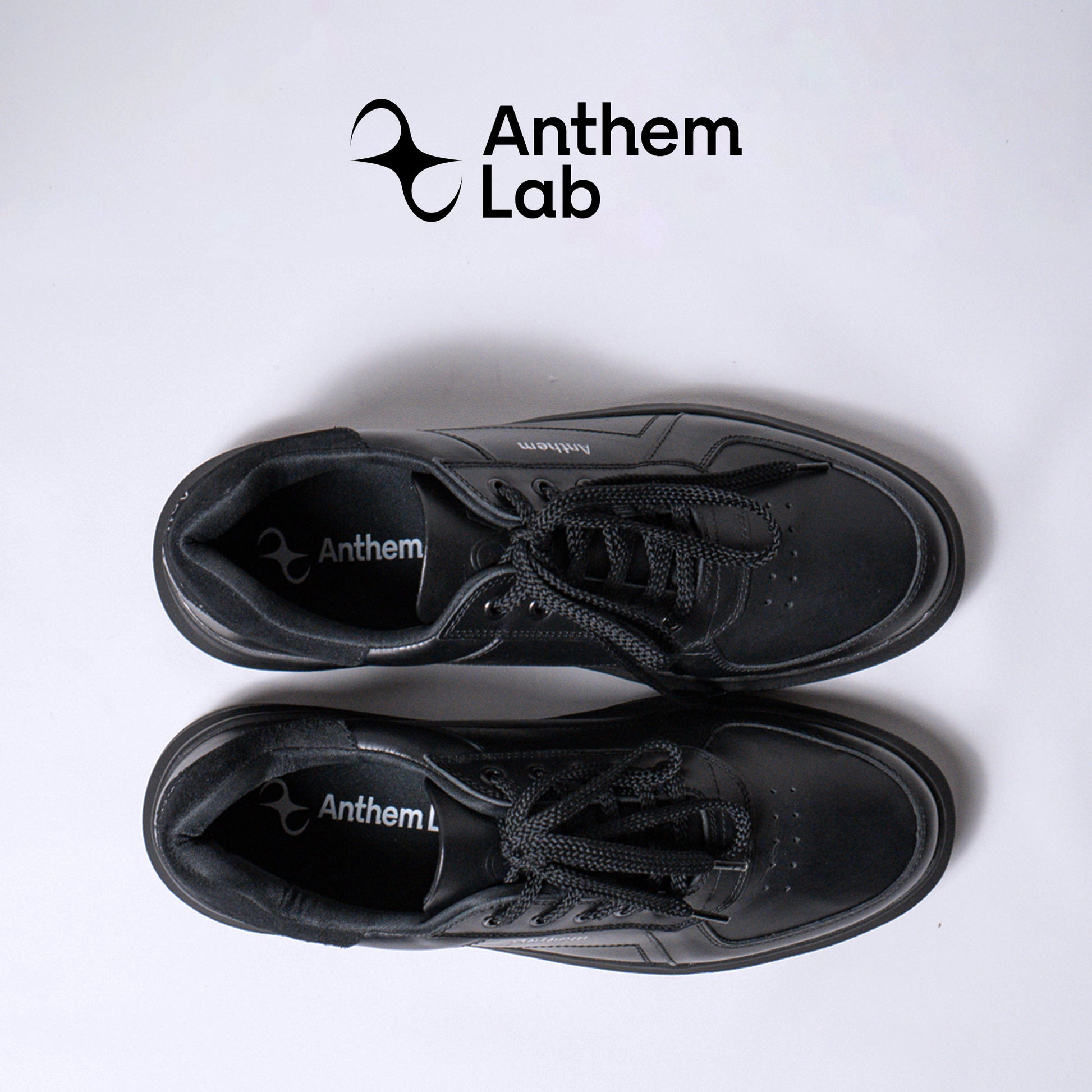 Proton All Black sneaker