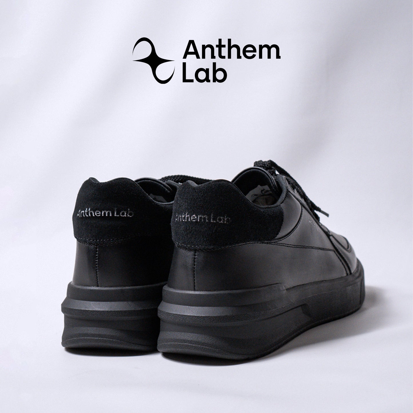 Proton All Black sneaker
