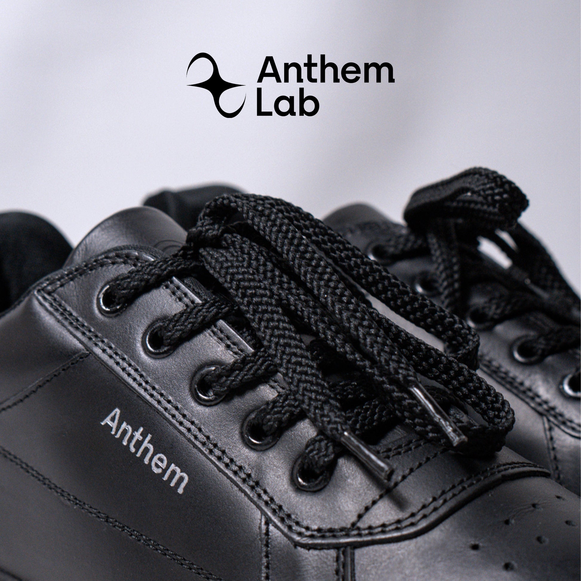 Proton All Black sneaker